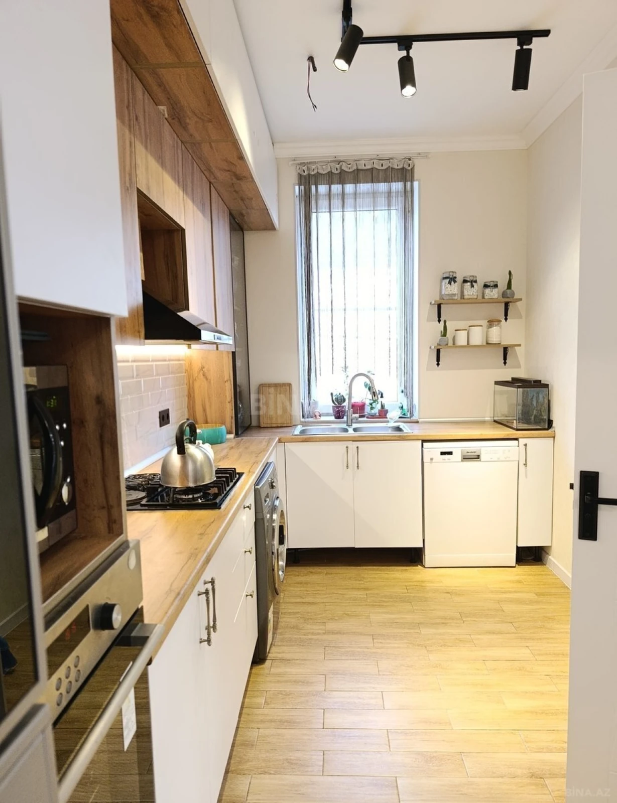 Satılır 5 otaqlı həyət evi 180 m²