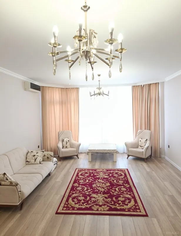 Satılır 5 otaqlı həyət evi 180 m²