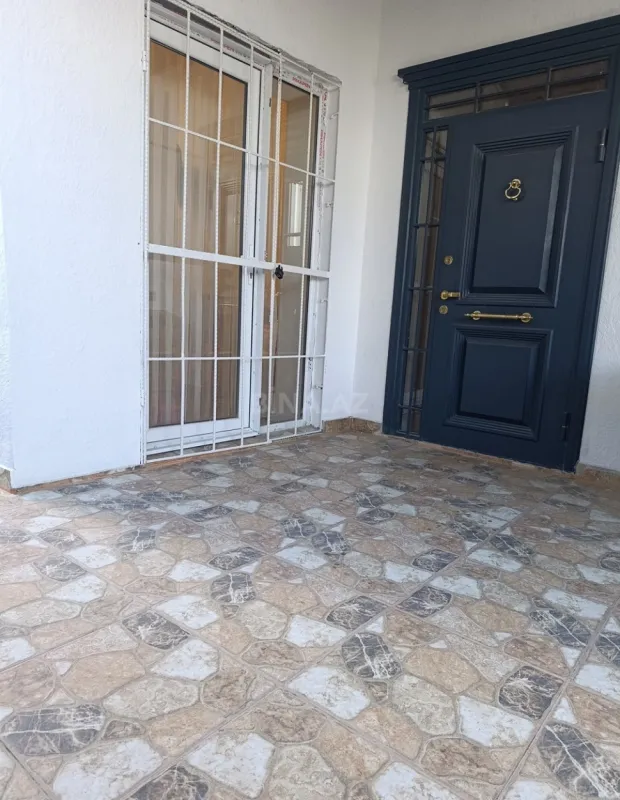 Satılır 5 otaqlı həyət evi 180 m²