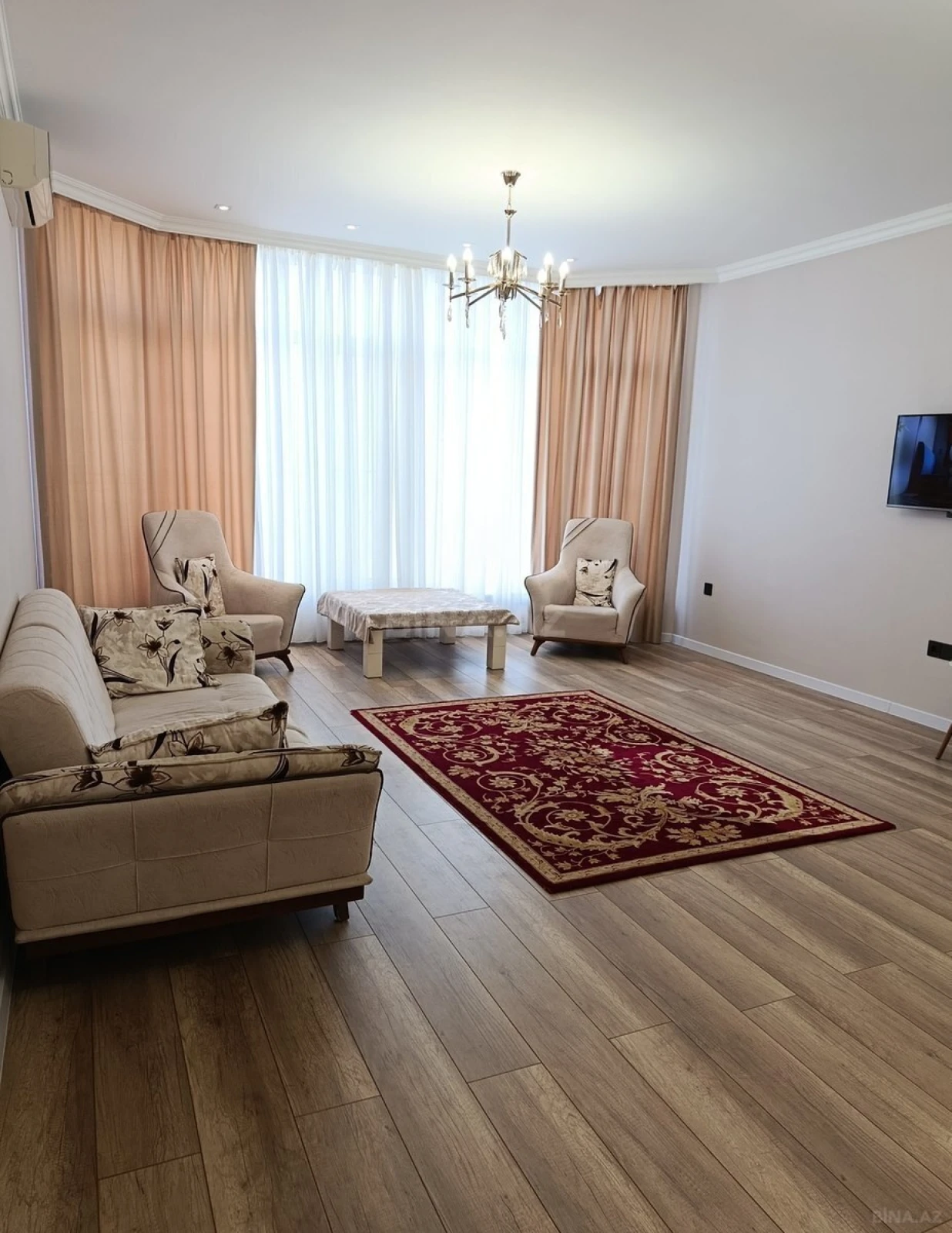 Satılır 5 otaqlı həyət evi 180 m²