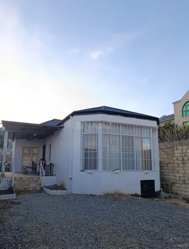 Satılır 5 otaqlı həyət evi 180 m²