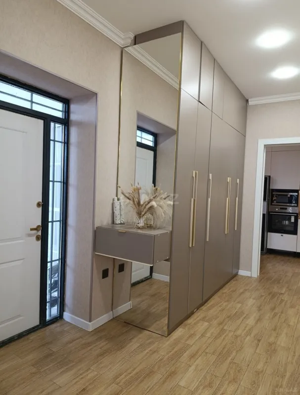Satılır 5 otaqlı həyət evi 180 m²