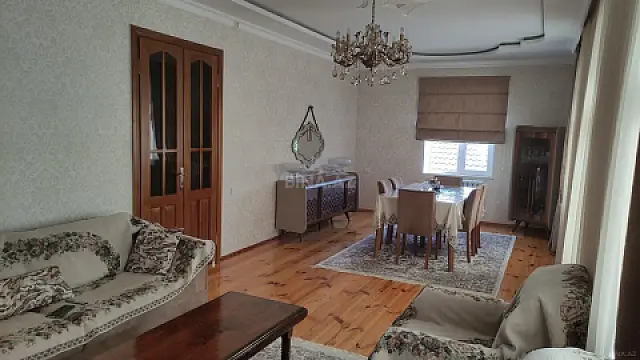 Satılır 6 otaqlı həyət evi 178 m²