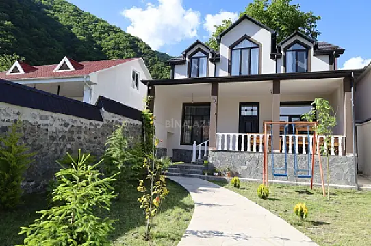 Kirayə verilir 7 otaqlı həyət evi 130 m² — Qax 7 otaq 130.00 m²