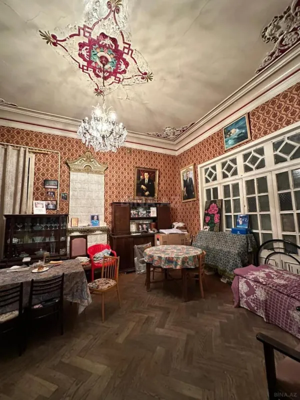 Satılır 4 otaqlı mənzil 180 m²