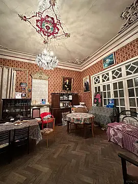 Satılır 4 otaqlı mənzil 180 m²