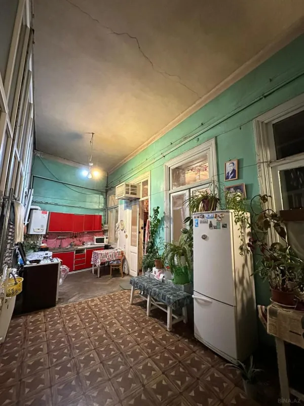 Satılır 4 otaqlı mənzil 180 m²