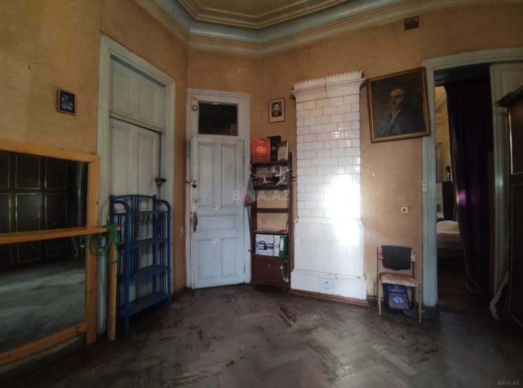 Satılır 4 otaqlı mənzil 180 m²