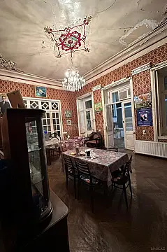 Satılır 4 otaqlı mənzil 180 m²