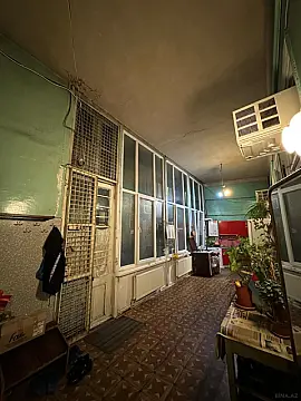 Satılır 4 otaqlı mənzil 180 m²