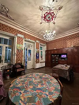 Satılır 4 otaqlı mənzil 180 m²