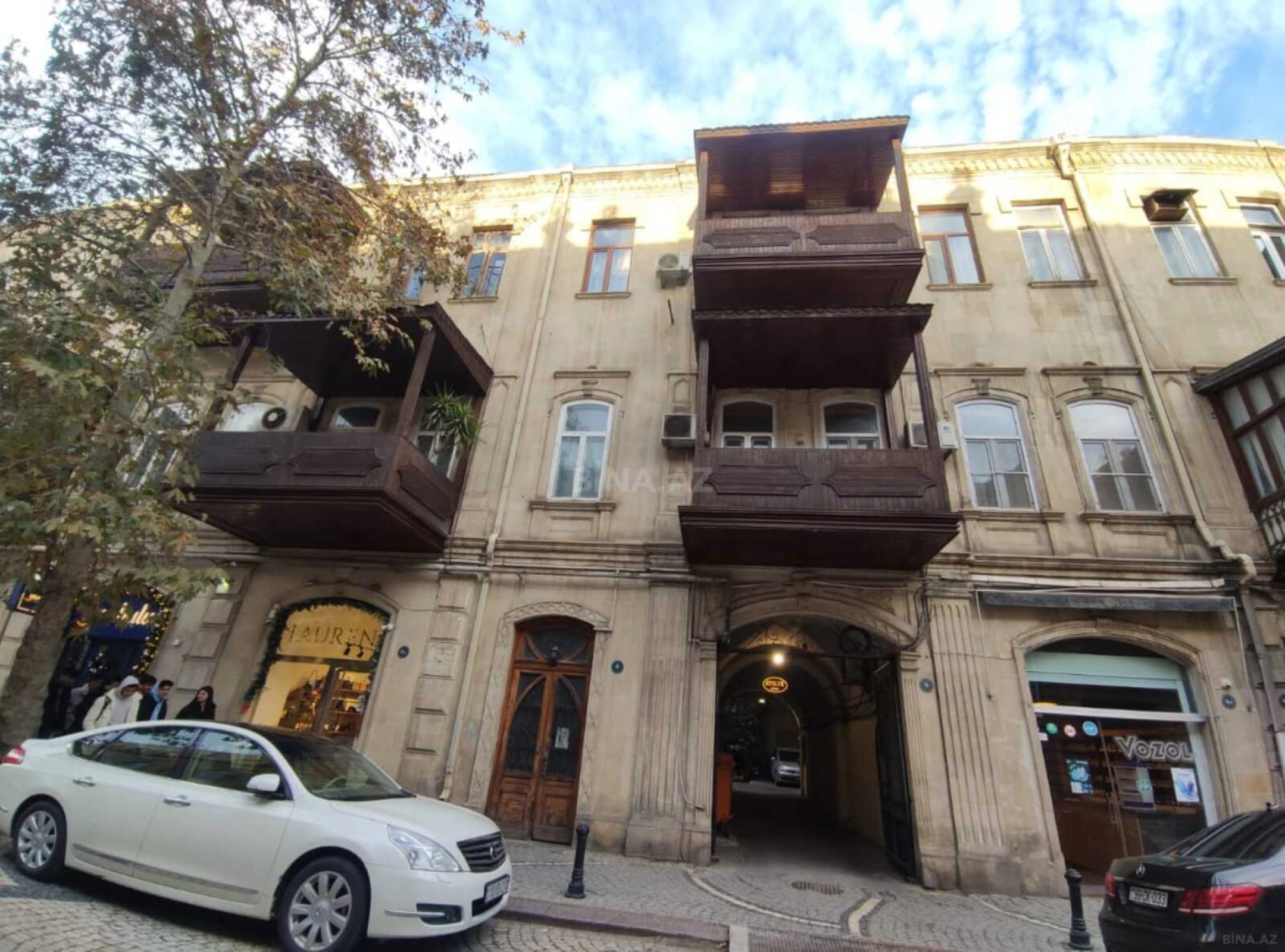 Satılır 4 otaqlı mənzil 180 m²