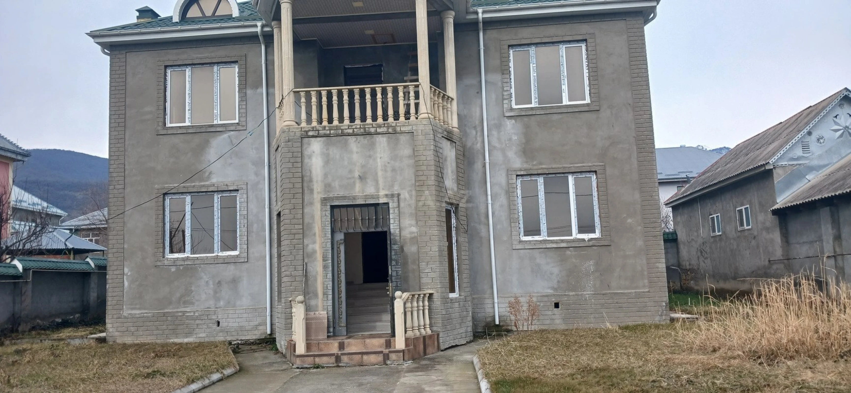 Satılır 7 otaqlı həyət evi 400 m²