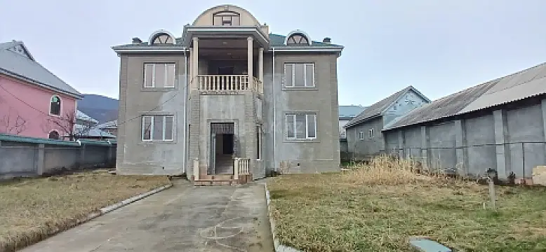 Satılır 7 otaqlı həyət evi 400 m²