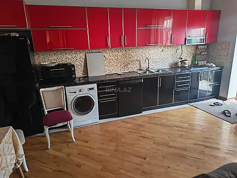 Kirayə verilir 7 otaqlı həyət evi 300 m²