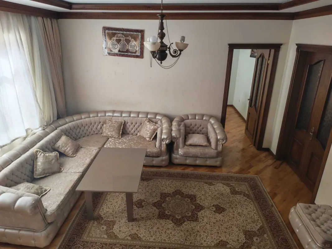 Kirayə verilir 7 otaqlı həyət evi 300 m²