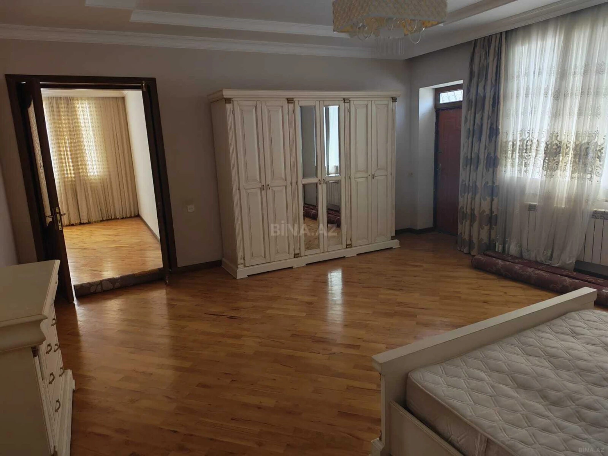 Kirayə verilir 7 otaqlı həyət evi 300 m²