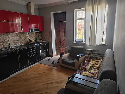 Kirayə verilir 7 otaqlı həyət evi 300 m²