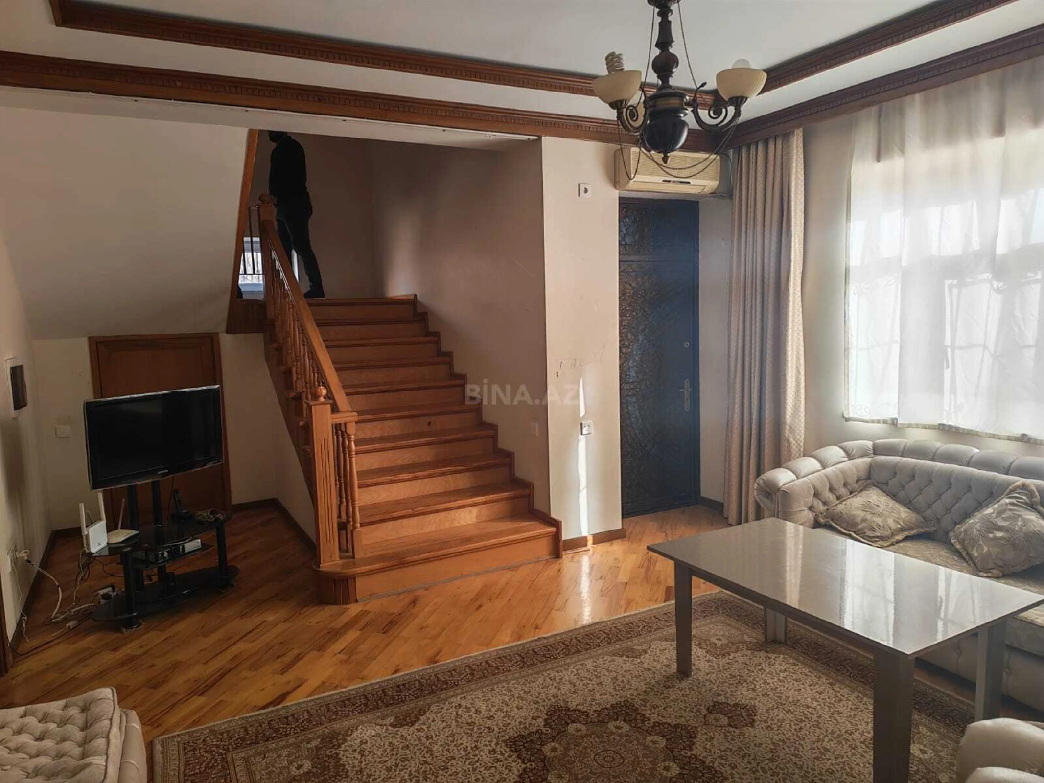 Kirayə verilir 7 otaqlı həyət evi 300 m²