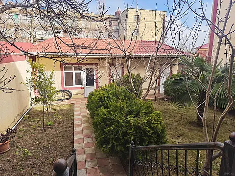 Kirayə verilir 7 otaqlı həyət evi 300 m²