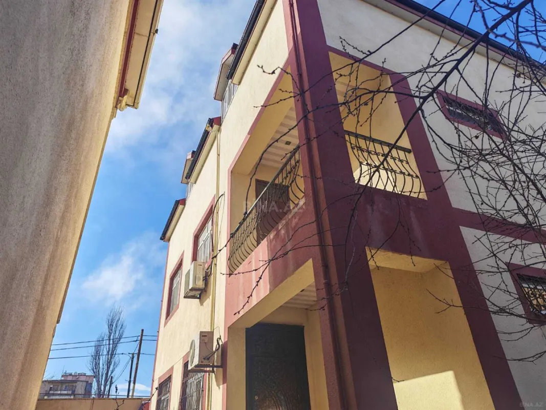 Kirayə verilir 7 otaqlı həyət evi 300 m²