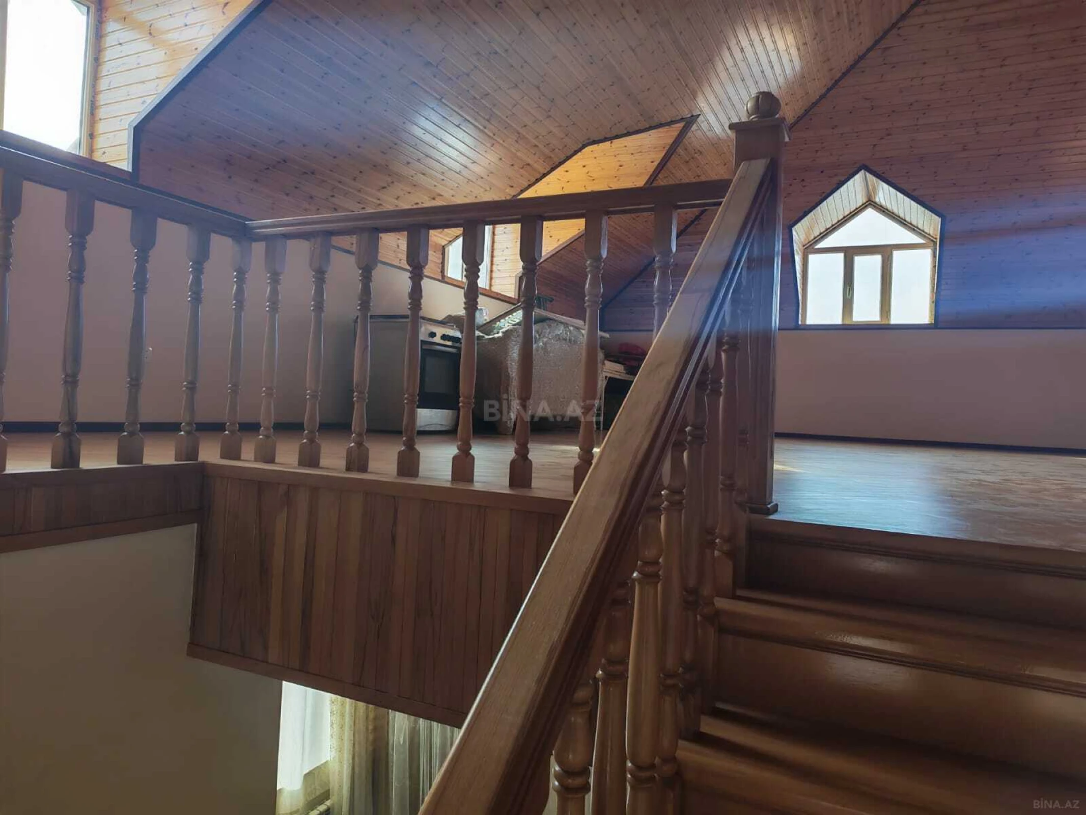 Kirayə verilir 7 otaqlı həyət evi 300 m²