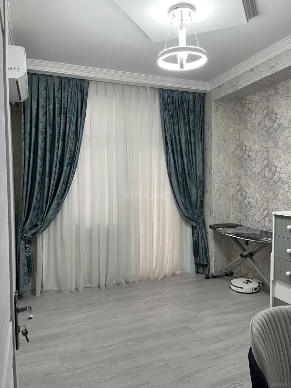 Satılır 3 otaqlı mənzil 130 m²