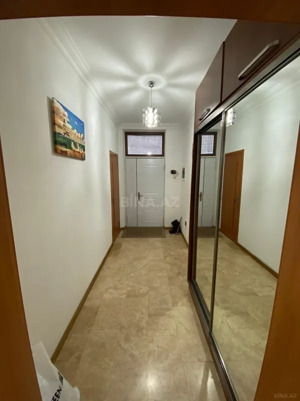 Satılır 6 otaqlı həyət evi 450 m²