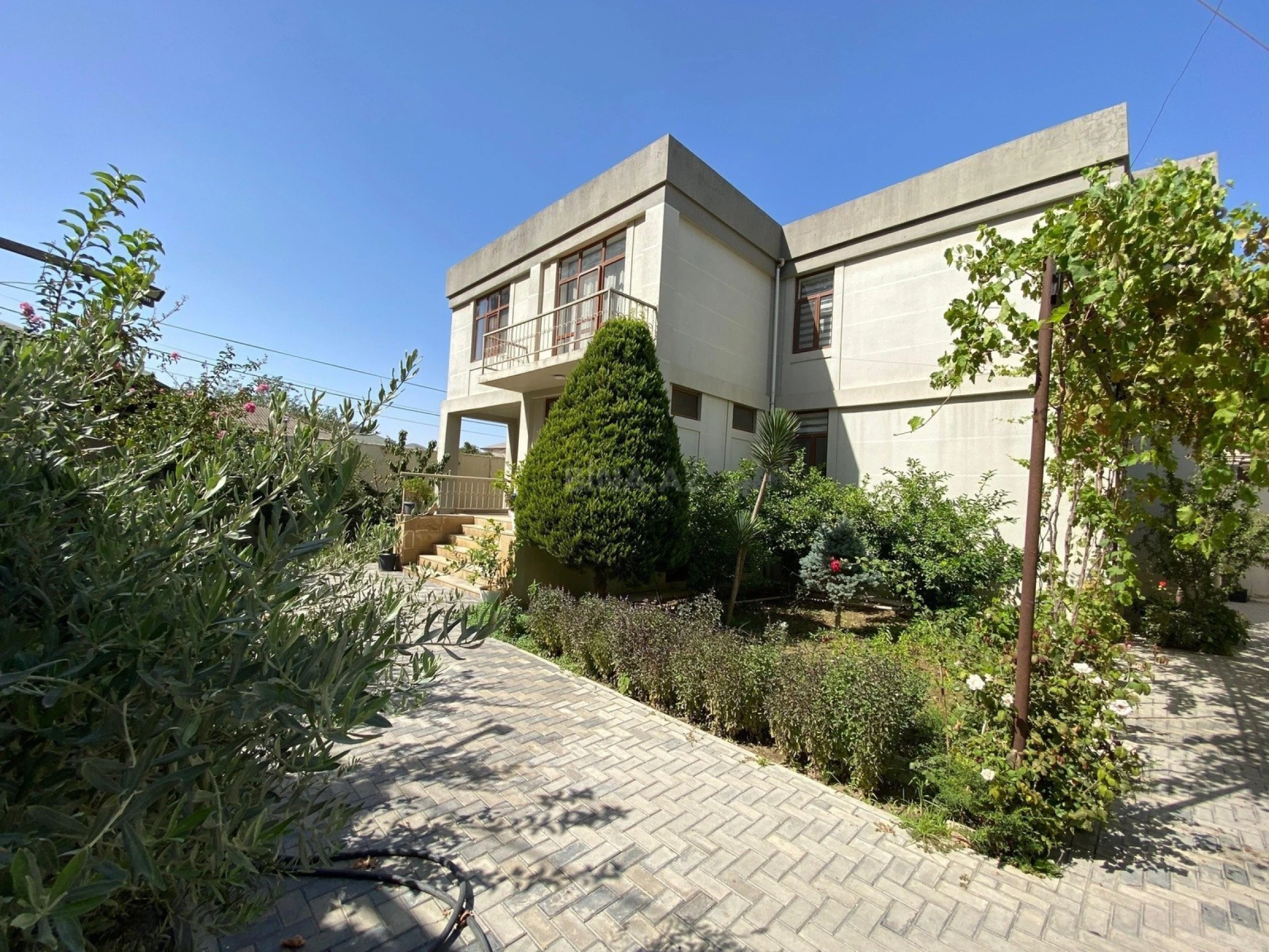 Satılır 6 otaqlı həyət evi 450 m²