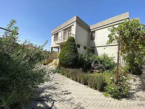 Satılır 6 otaqlı həyət evi 450 m²