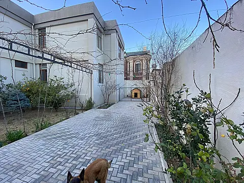 Satılır 6 otaqlı həyət evi 450 m²