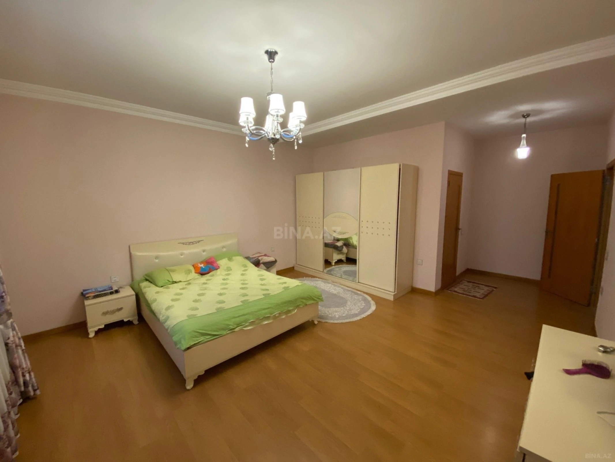 Satılır 6 otaqlı həyət evi 450 m²