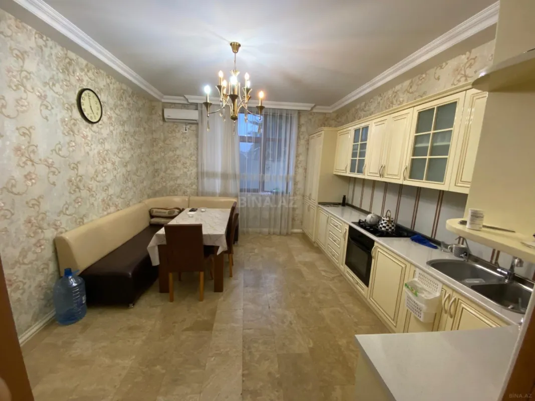Satılır 6 otaqlı həyət evi 450 m²