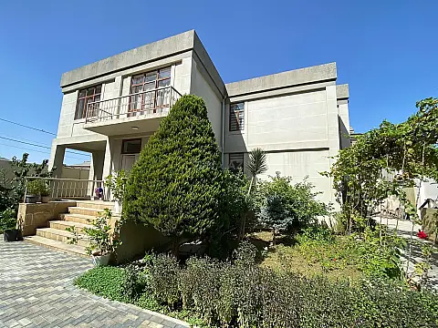Satılır 6 otaqlı həyət evi 450 m²