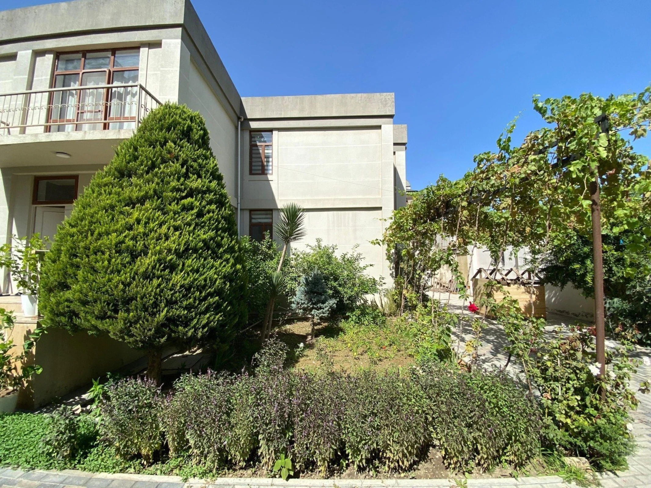 Satılır 6 otaqlı həyət evi 450 m²