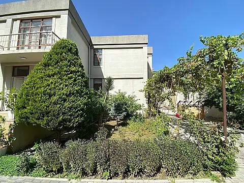 Satılır 6 otaqlı həyət evi 450 m²