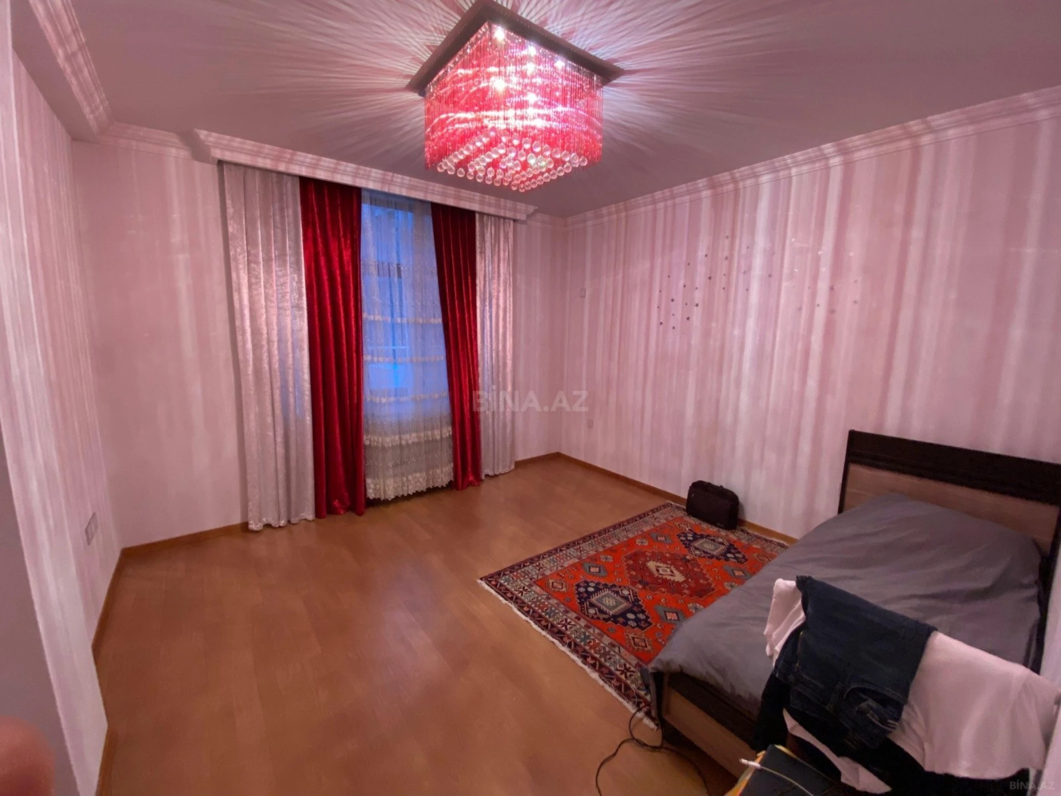 Satılır 6 otaqlı həyət evi 450 m²