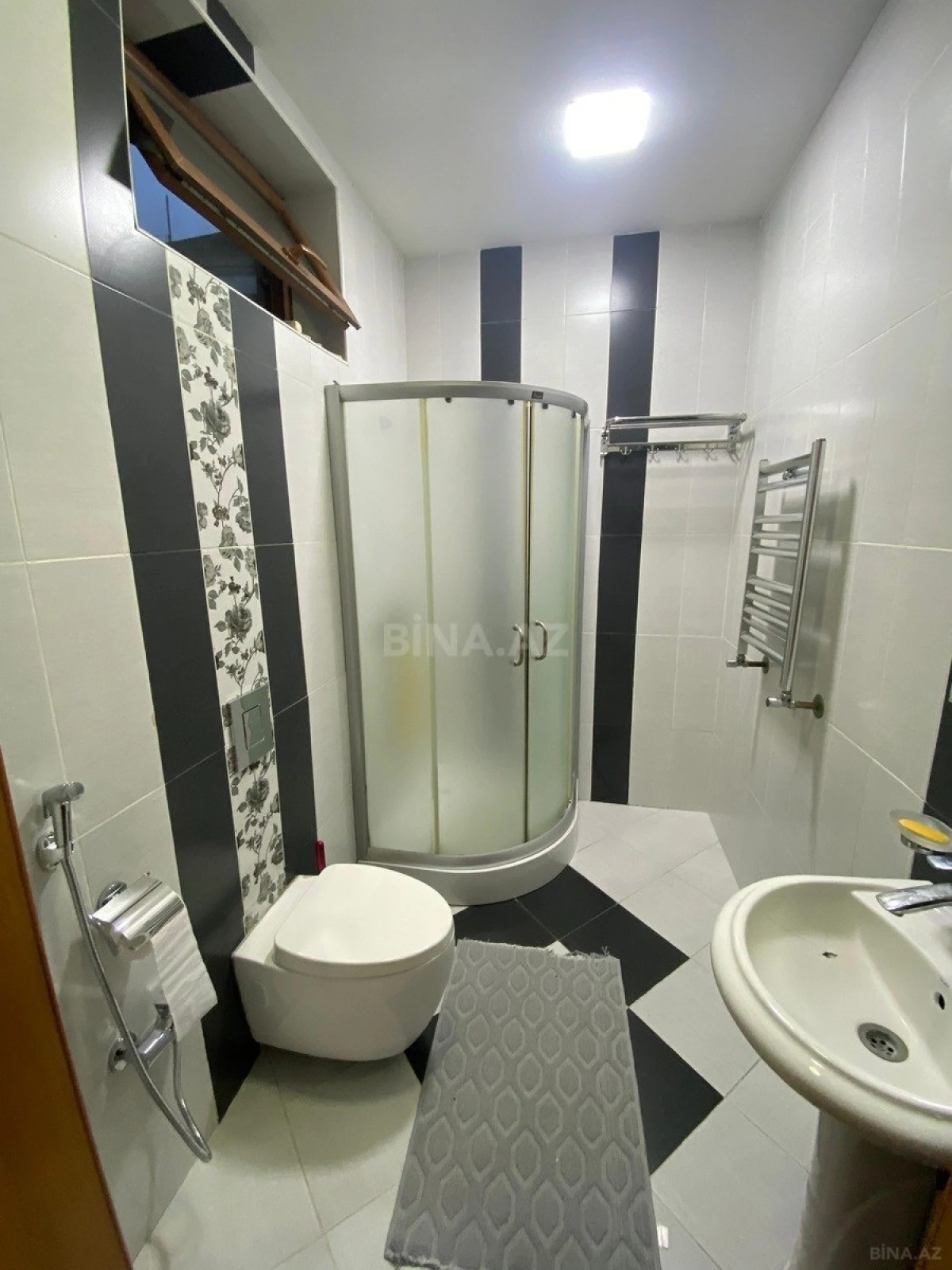 Satılır 6 otaqlı həyət evi 450 m²