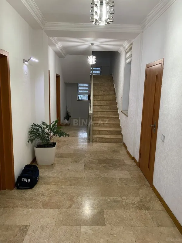 Satılır 6 otaqlı həyət evi 450 m²