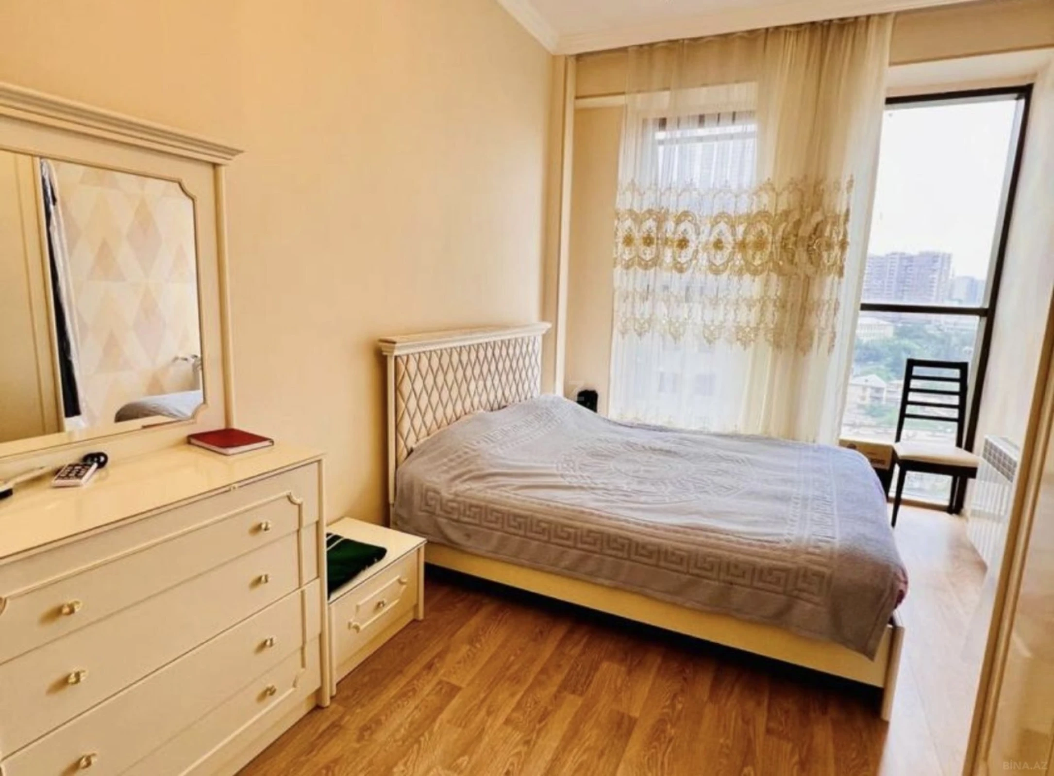 Satılır 3 otaqlı mənzil 105 m²