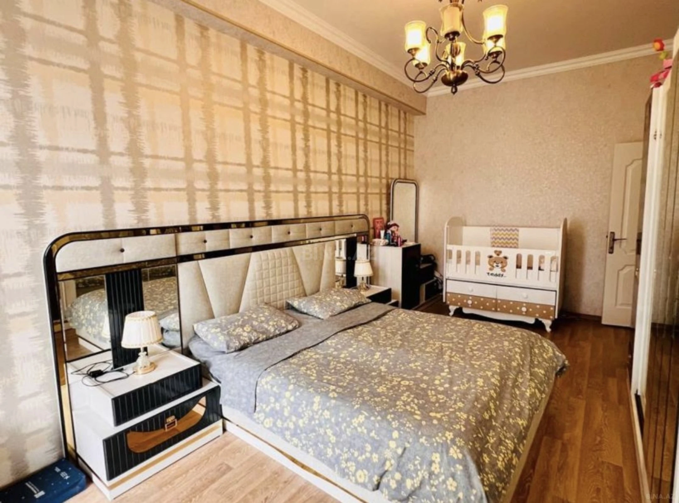Satılır 3 otaqlı mənzil 105 m²