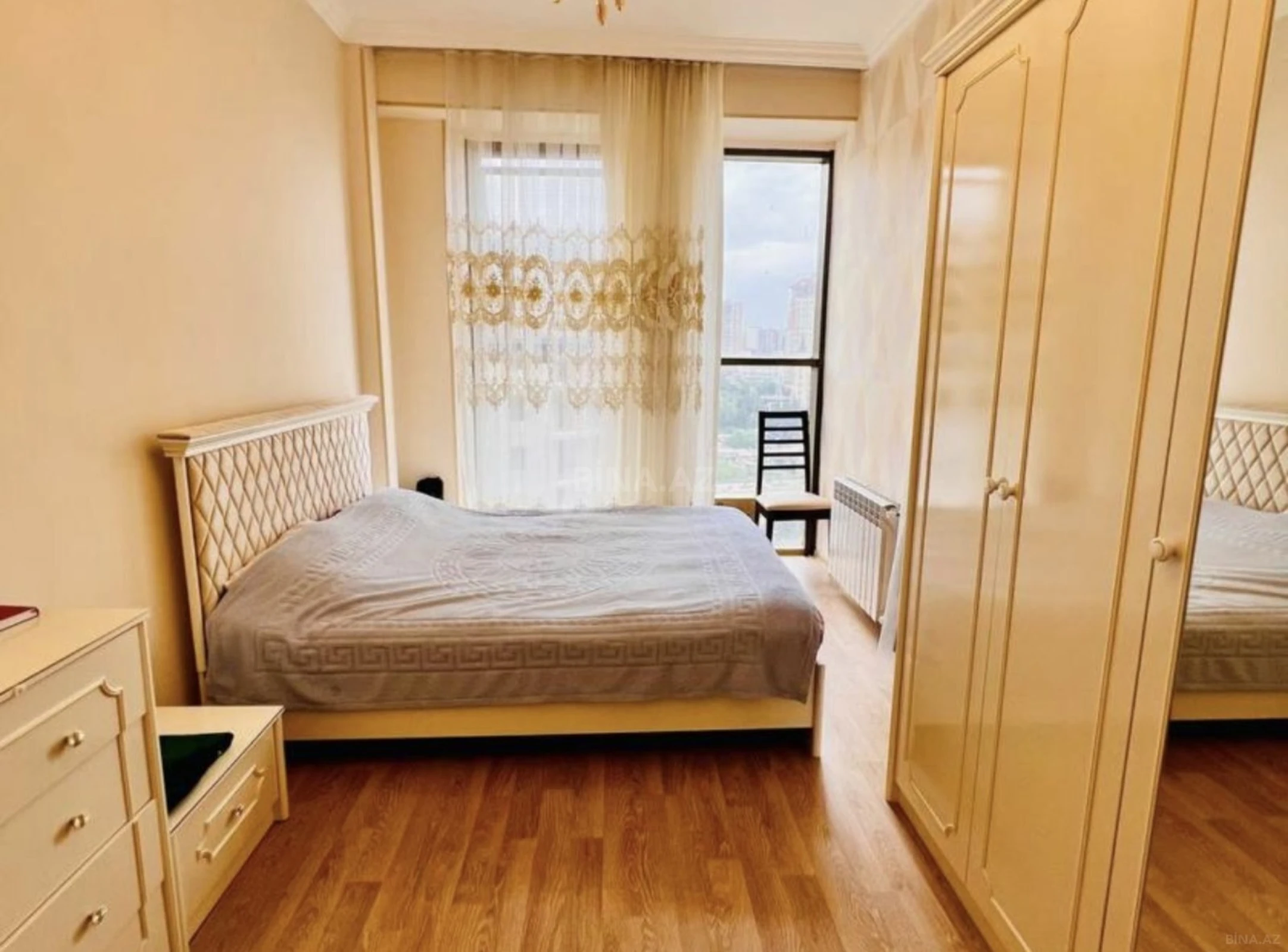 Satılır 3 otaqlı mənzil 105 m²