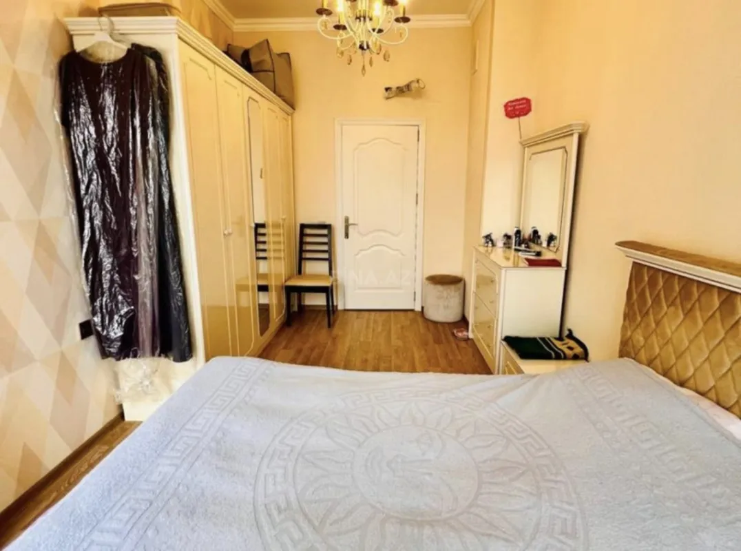Satılır 3 otaqlı mənzil 105 m²