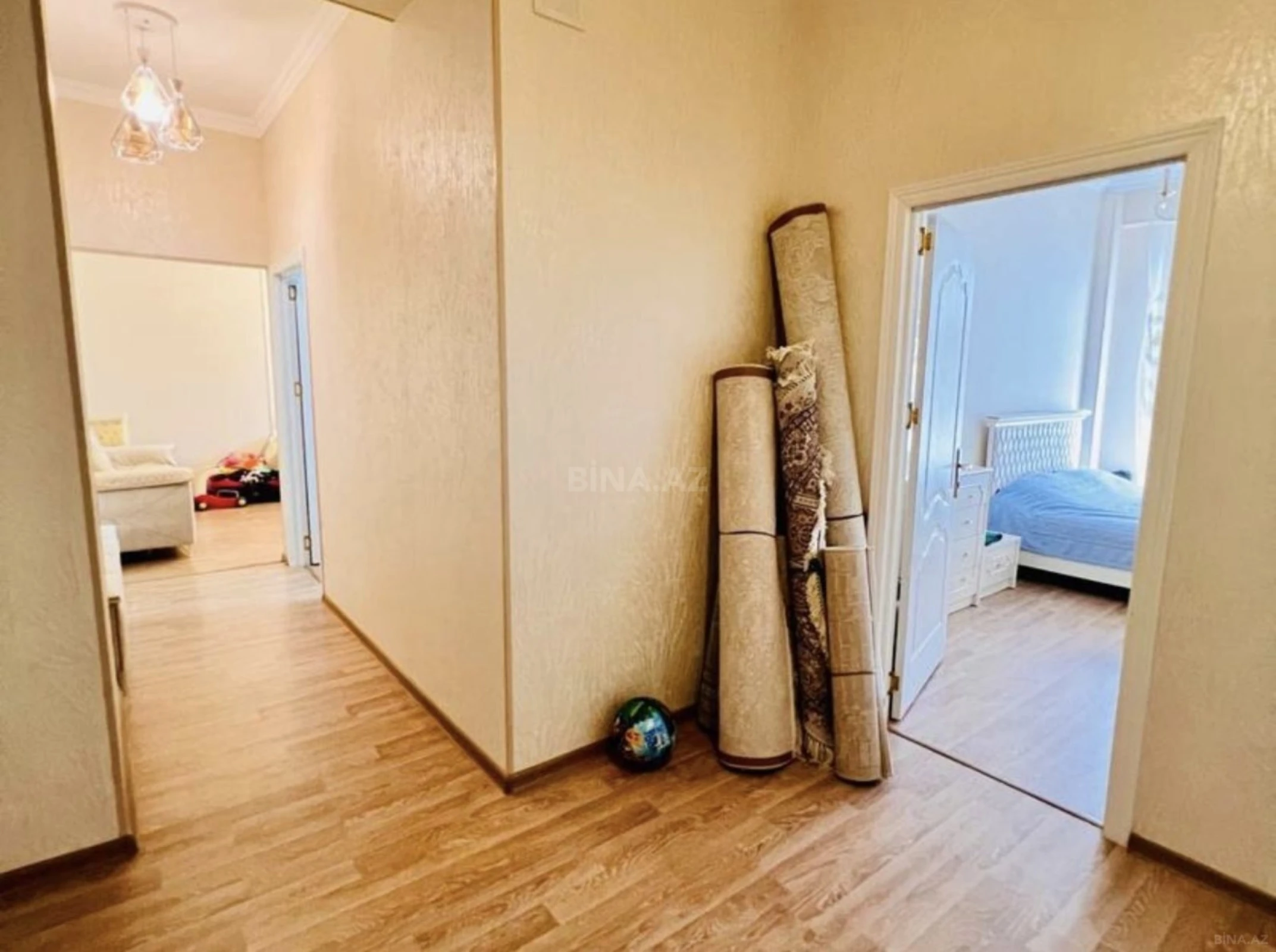 Satılır 3 otaqlı mənzil 105 m²