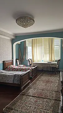 Satılır 3 otaqlı mənzil 135 m²