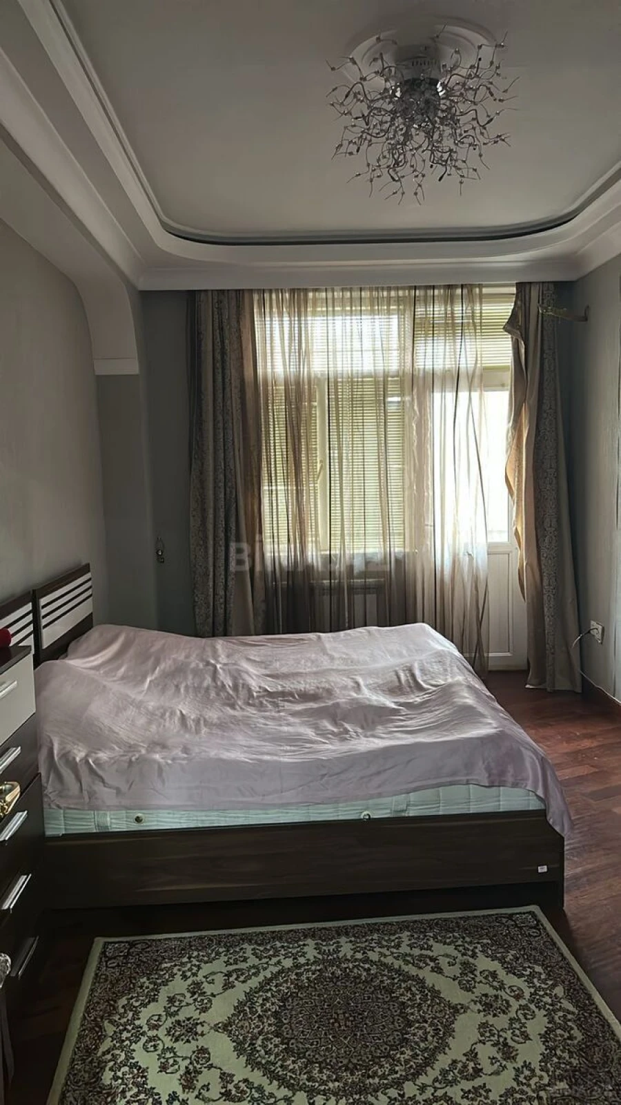 Satılır 3 otaqlı mənzil 135 m²