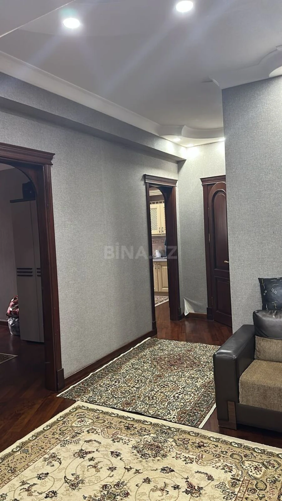Satılır 3 otaqlı mənzil 135 m²