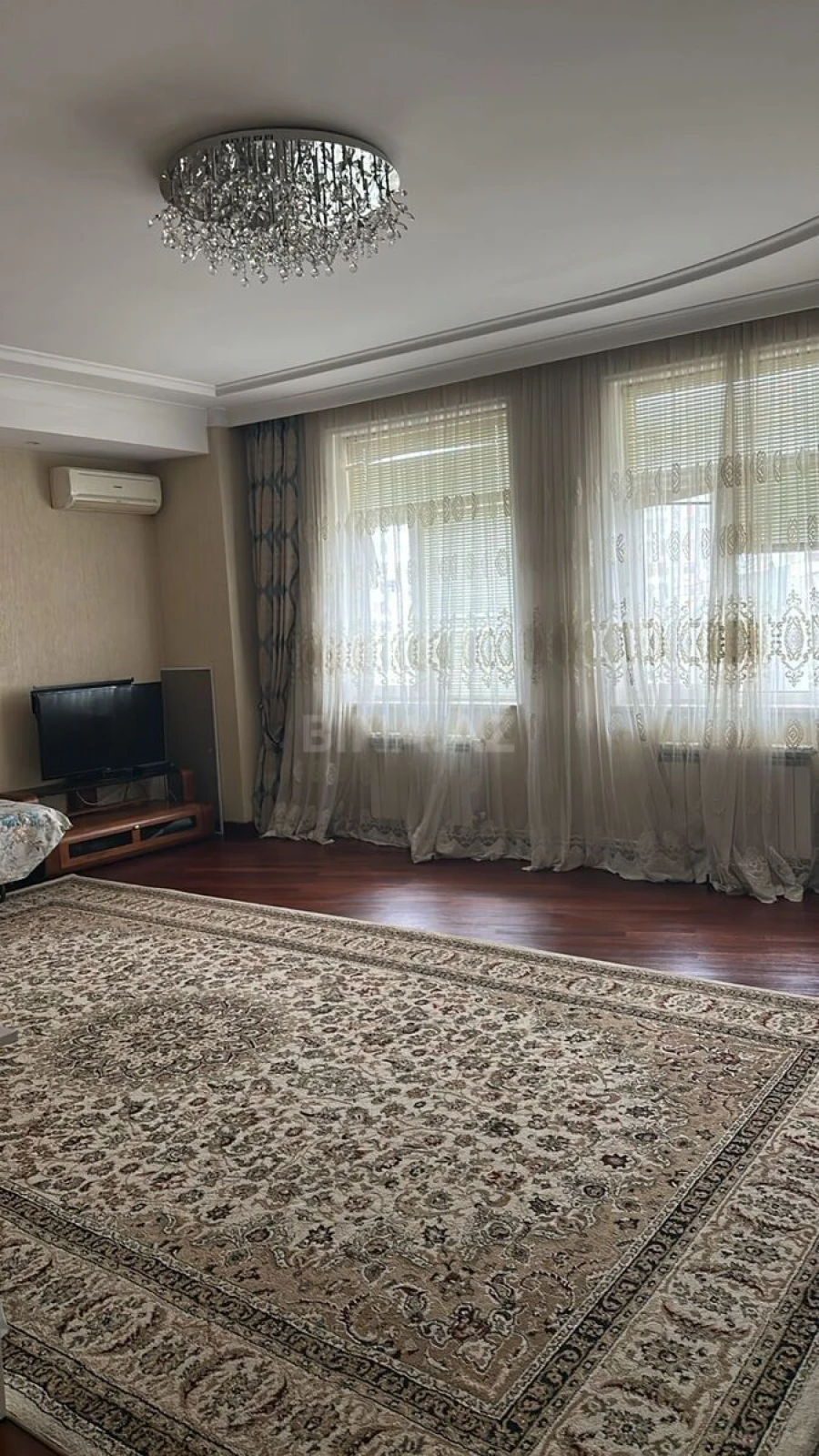Satılır 3 otaqlı mənzil 135 m²