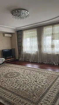 Satılır 3 otaqlı mənzil 135 m²