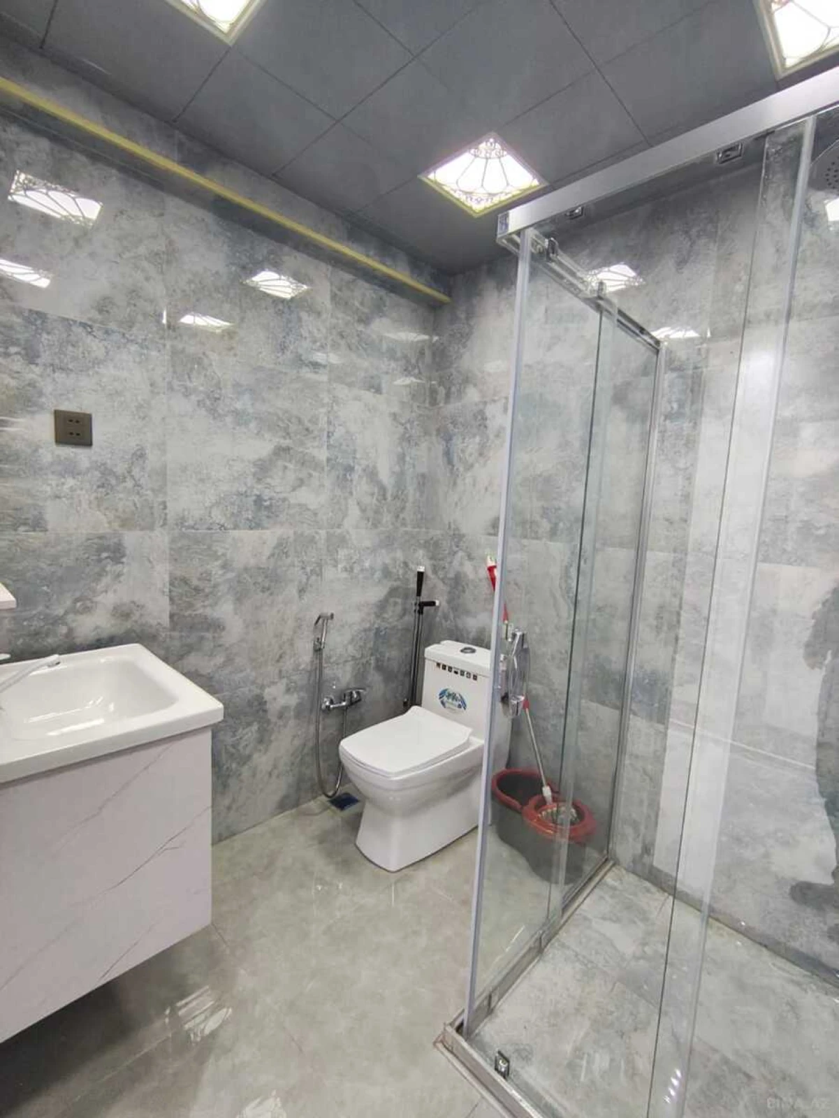 Kirayə verilir 2 otaqlı mənzil 80 m²